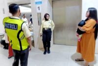Tak Terima Dituduh Menyelundupkan Bayi, Ibu Muda Labrak Satpam RS Unhas