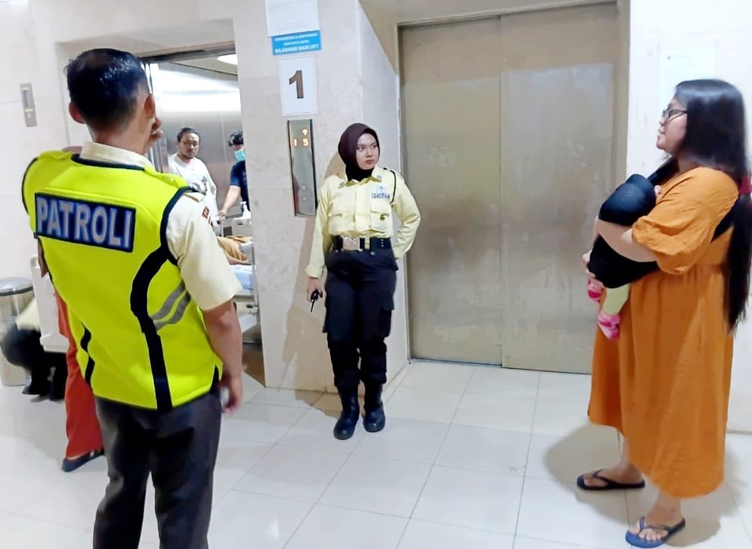 Tak Terima Dituduh Menyelundupkan Bayi, Ibu Muda Labrak Satpam RS Unhas