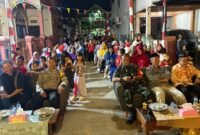 Berbagai lapisan masyarakat tumpah ruah di sepanjang Jalan Toddopuli 22 Blok 35 yang telah didekorasi secara meriah.