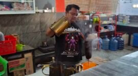 Salah Satu Peracik Kopi Di Warkop H.Edy, Muh Ananda