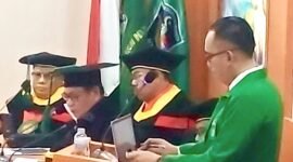 Iptu Abdillah Makmur, S. H., M.H. Saat pemamparan
disertasinya pada sidang terbuka Promosi Doktor Pasca Sarjana UMI di Makassar (11/8/26)