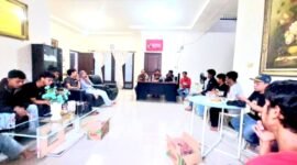 Diskusi publik ini dihadiri oleh perwakilan dari Serikat Buruh/Pekerja antara lain KPBI Sulsel, SGBN Sulsel, K-SBSI Sulsel, FSBPI Gowa, Petani, Mahasiswa dan juga pekerja dari beberapa perusahaan