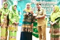 Gubernur Kalimantan Utara, Dr. H. Zainal Arifin Paliwang, SH, M.Hum, didampingi Gubernur Jawa Timur yang juga menjabat Ketua Umum Dewan Pembina PP Muslimat NU, Dr. (H.C) Dra. Hj. Khofifah Indar Parawansa, M.Si.