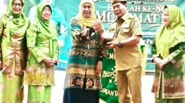 Gubernur Kalimantan Utara, Dr. H. Zainal Arifin Paliwang, SH, M.Hum, didampingi Gubernur Jawa Timur yang juga menjabat Ketua Umum Dewan Pembina PP Muslimat NU, Dr. (H.C) Dra. Hj. Khofifah Indar Parawansa, M.Si.