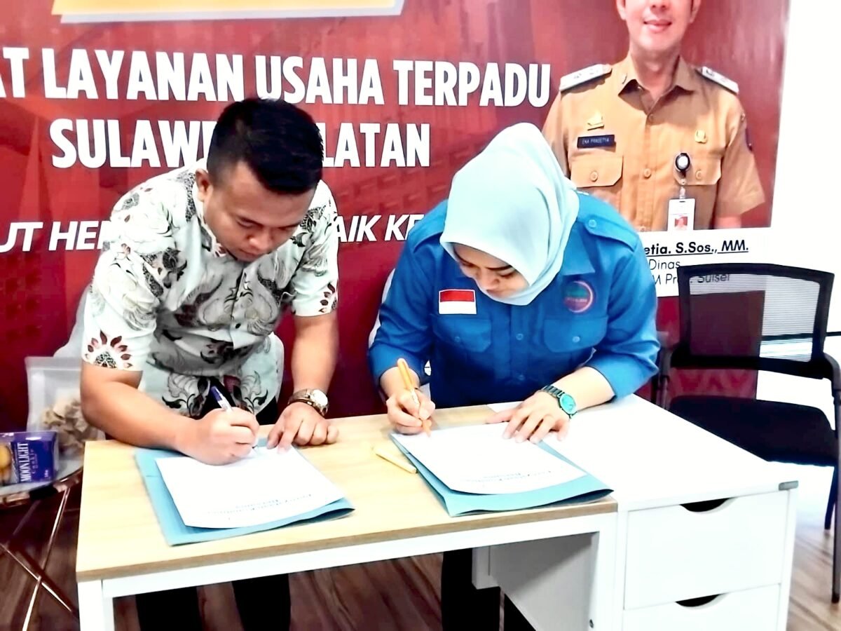 UPT Pusat Layanan Usaha Terpadu (PLUT) Sulawesi Selatan dan Dewan Pengurus Wilayah (DPW) UKM IKM Nusantara Provinsi Sulawesi Selatan menandatangani komitmen bersama di Makassar, Kamis, 10 September 2026