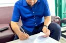 Andi Dedy Dewa Hasparani Putra  Saat Menandatangani Surat Pernyataan Komitmen Fee 